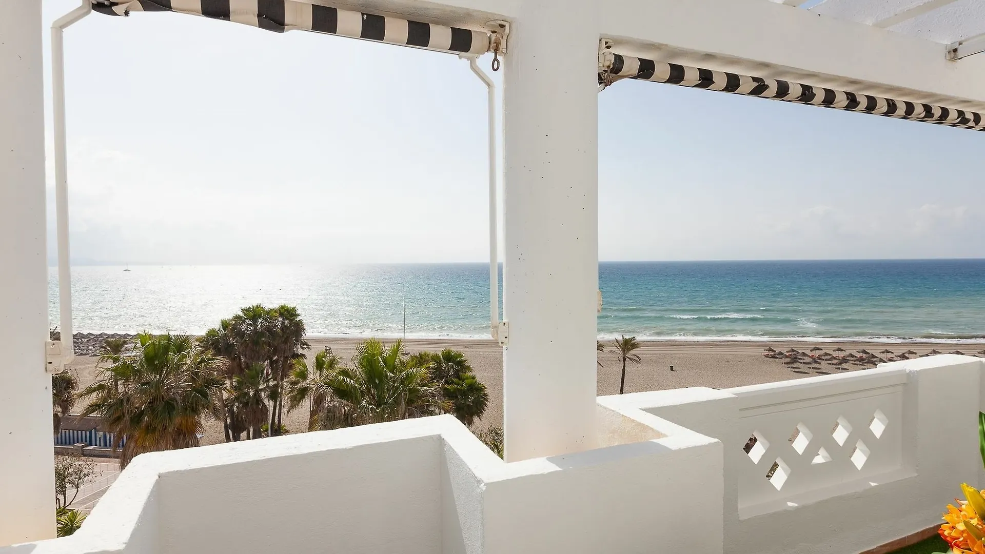 Banus Waterfront Penthouse location