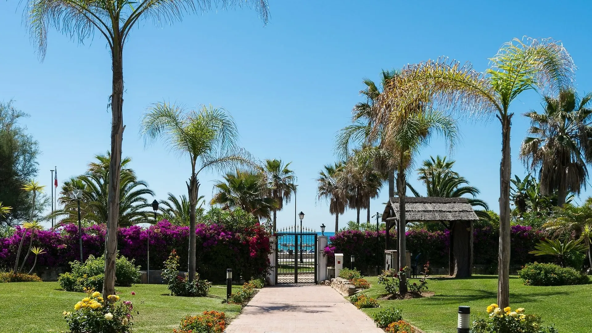 Banus Waterfront Penthouse Apartment Marbella