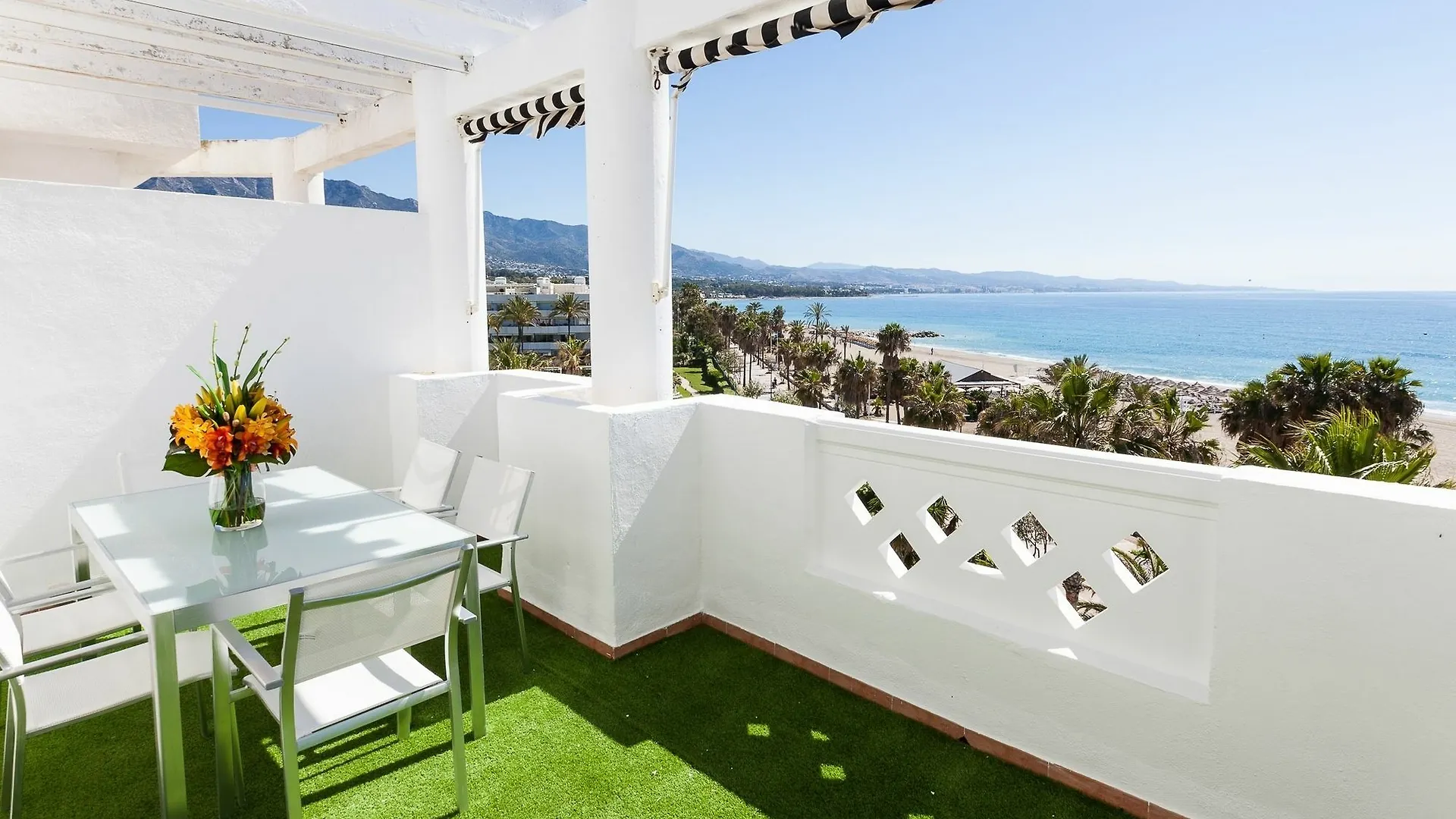Banus Waterfront Penthouse Apartment Marbella
