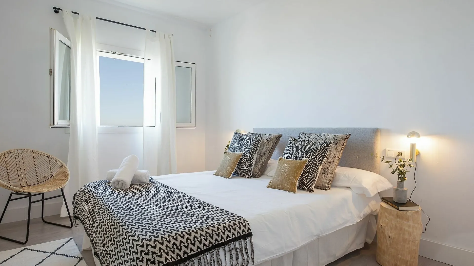 Banus Waterfront Penthouse Apartment Marbella