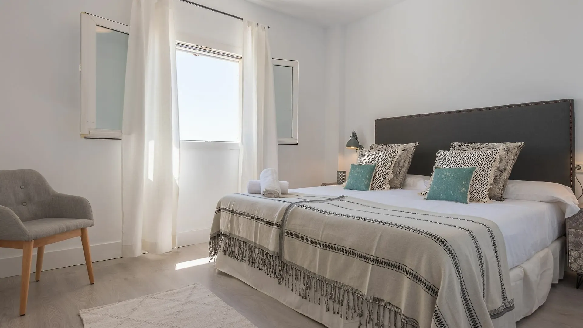 Banus Waterfront Penthouse Apartment Marbella