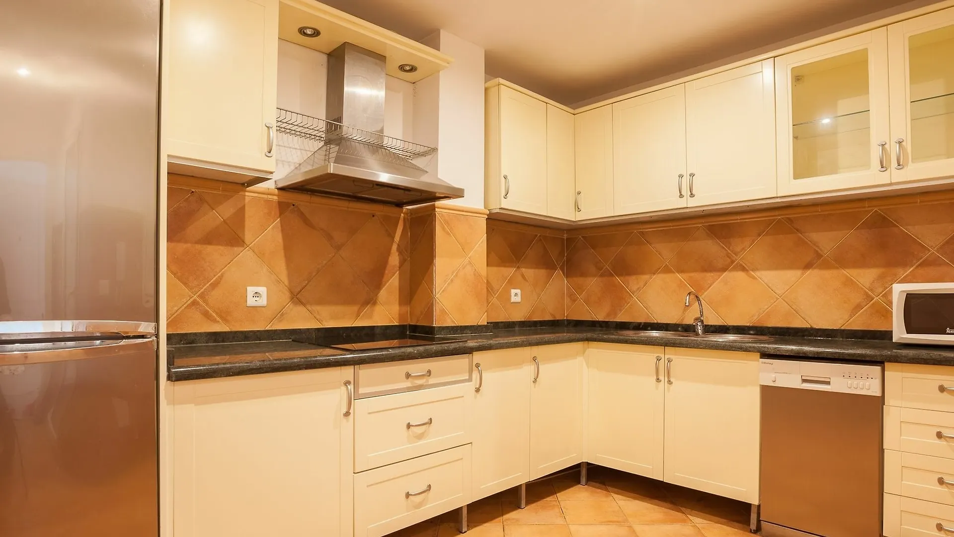 Banus Waterfront Penthouse Apartment Marbella